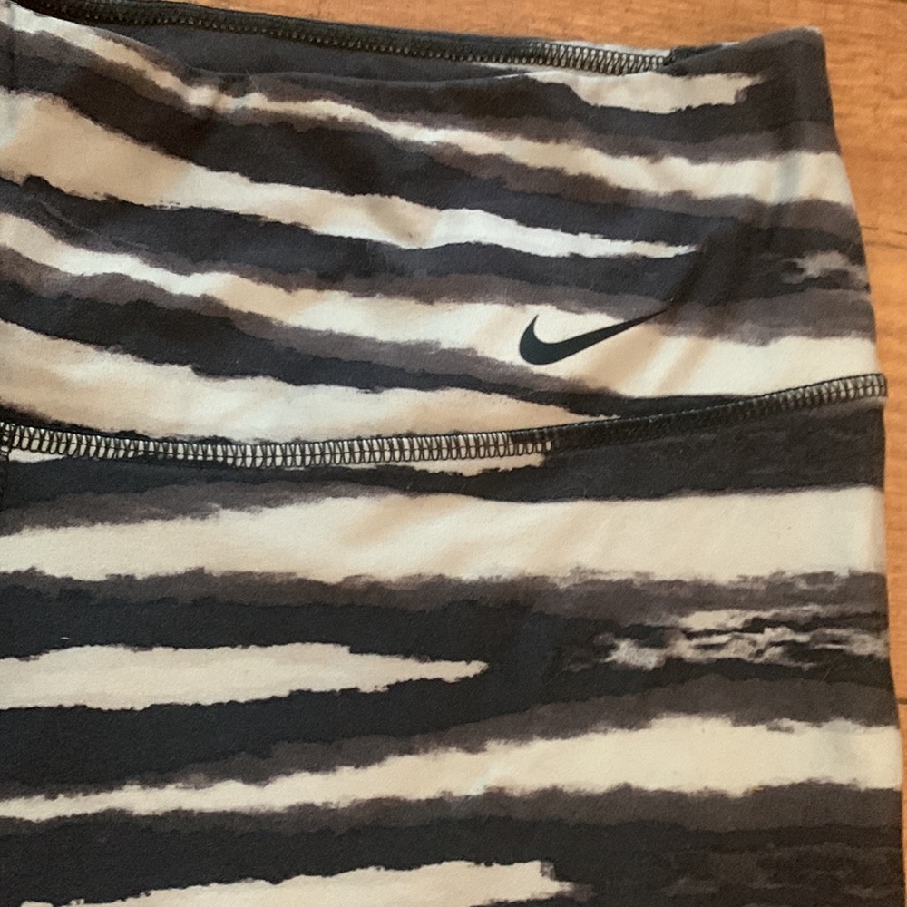 Yoga pants - Picture 2 of 4